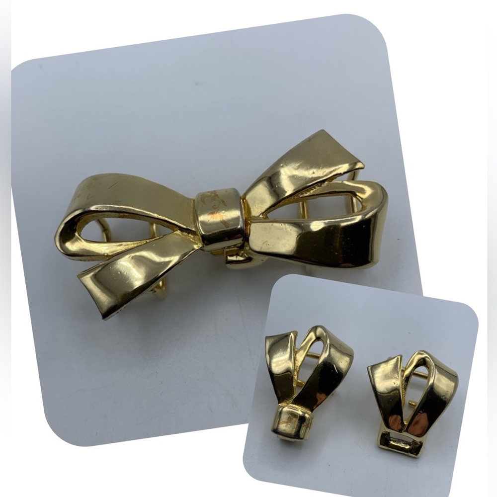 Sculptural 1979 Mimi Di N Signed Bow belt buckles